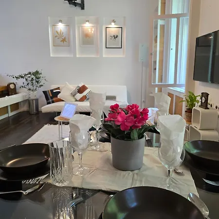 Daire Andrassy Loft Near The Park - Heroes' Square *